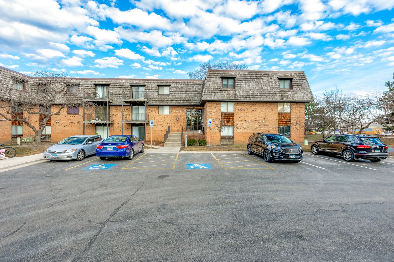 3 Oak Creek Drive #1406 — Buffalo Grove, IL 60089