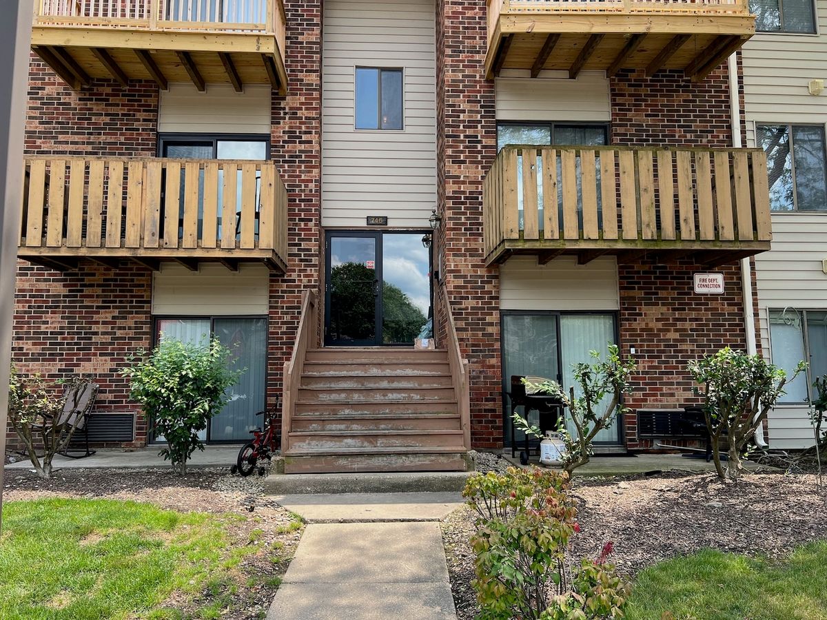 746 Prescott Drive, Roselle, IL 60172