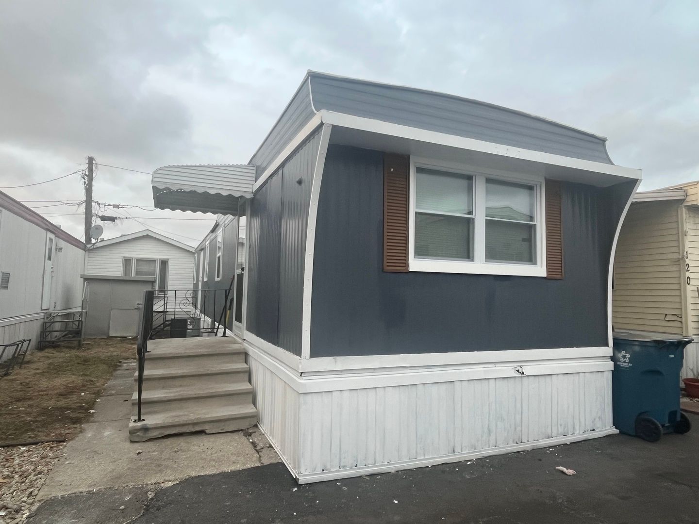 9001 S Cicero Avenue #121 — Oak Lawn, IL 60453