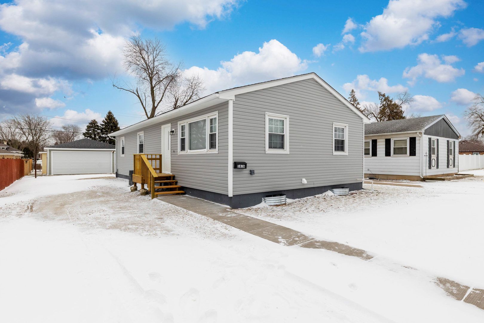 1616 Wilcox Street — Crest Hill, IL 60435