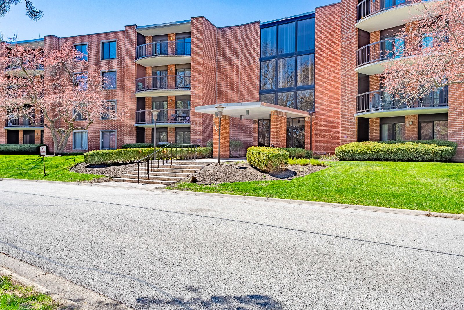 1615 E Central Road #401A — Arlington Heights, IL 60005