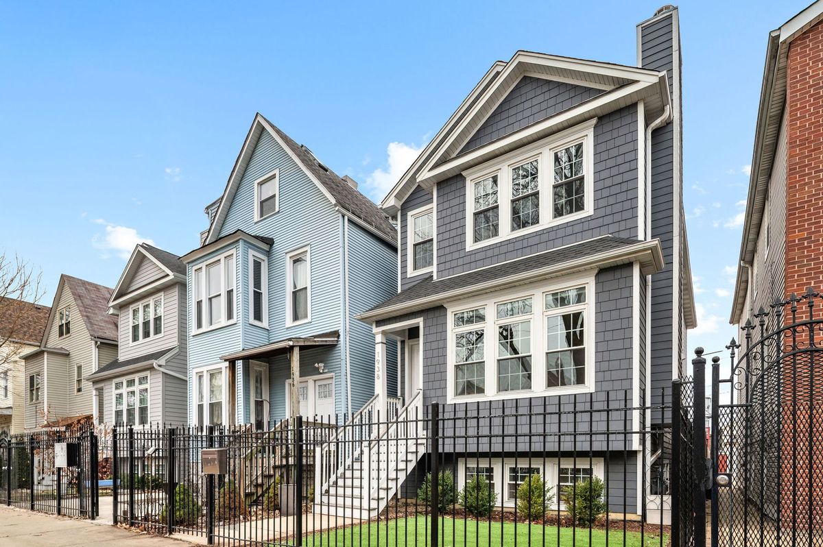 1938 Ridgeway Avenue, Chicago, IL 60647