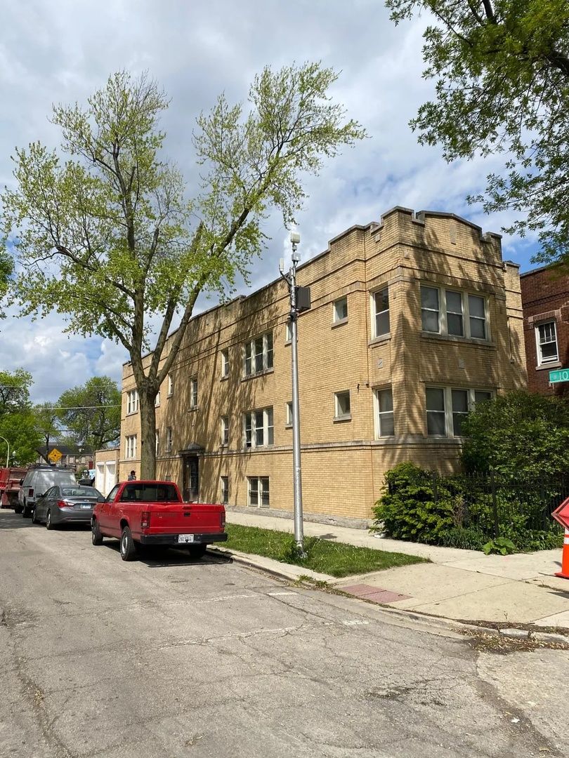 3636 Iowa Street, Chicago, IL 60651