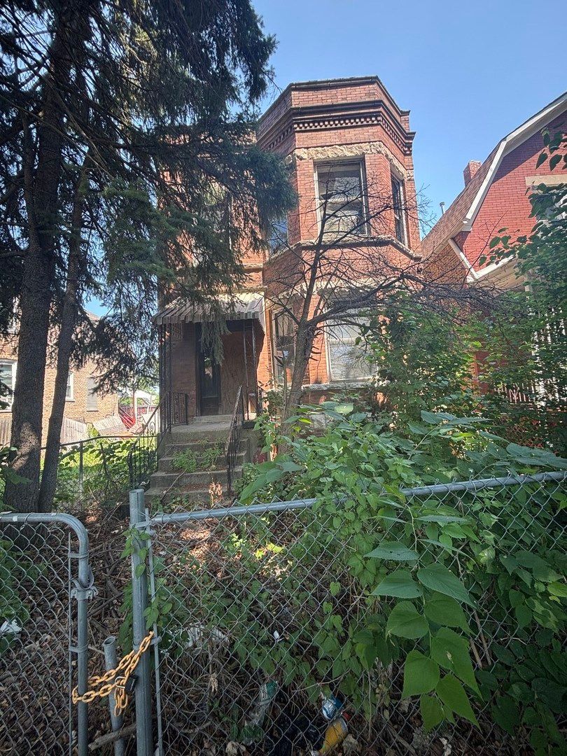 5951 S Elizabeth Street — Chicago, IL 60636