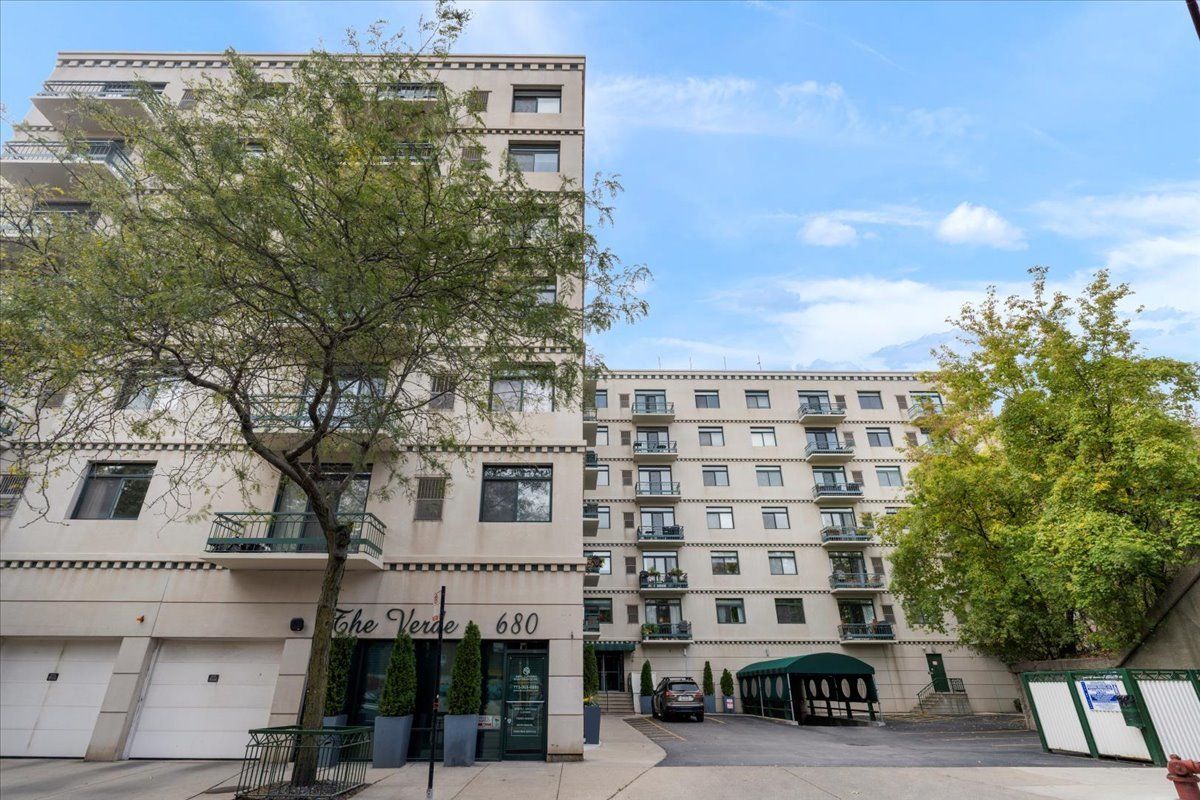 680 N Green Street #412 — Chicago, IL 60642