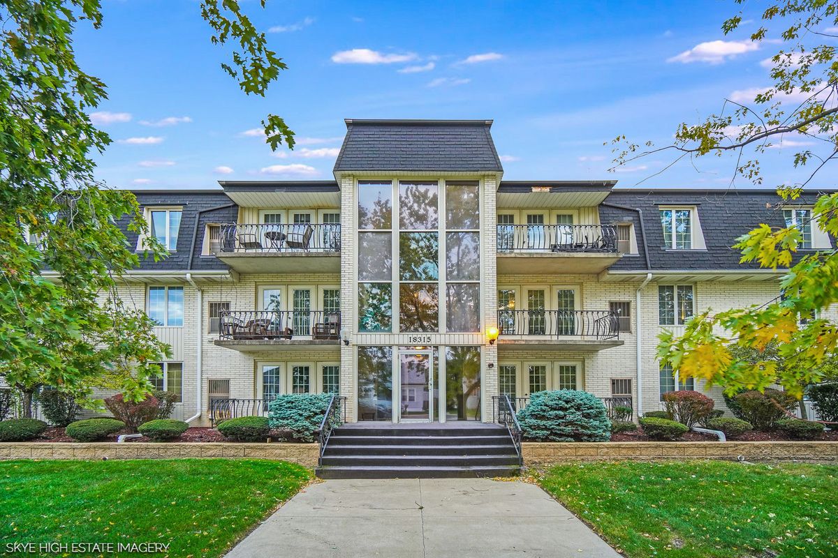 18315 Burnham Avenue, Lansing, IL 60438