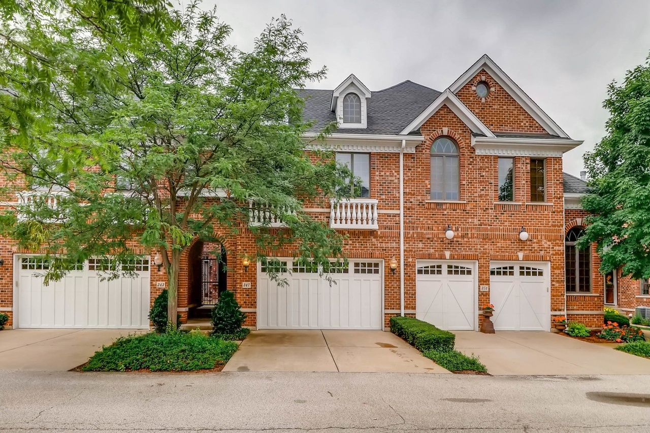 347 Arbor Glen Boulevard — Schaumburg, IL 60195