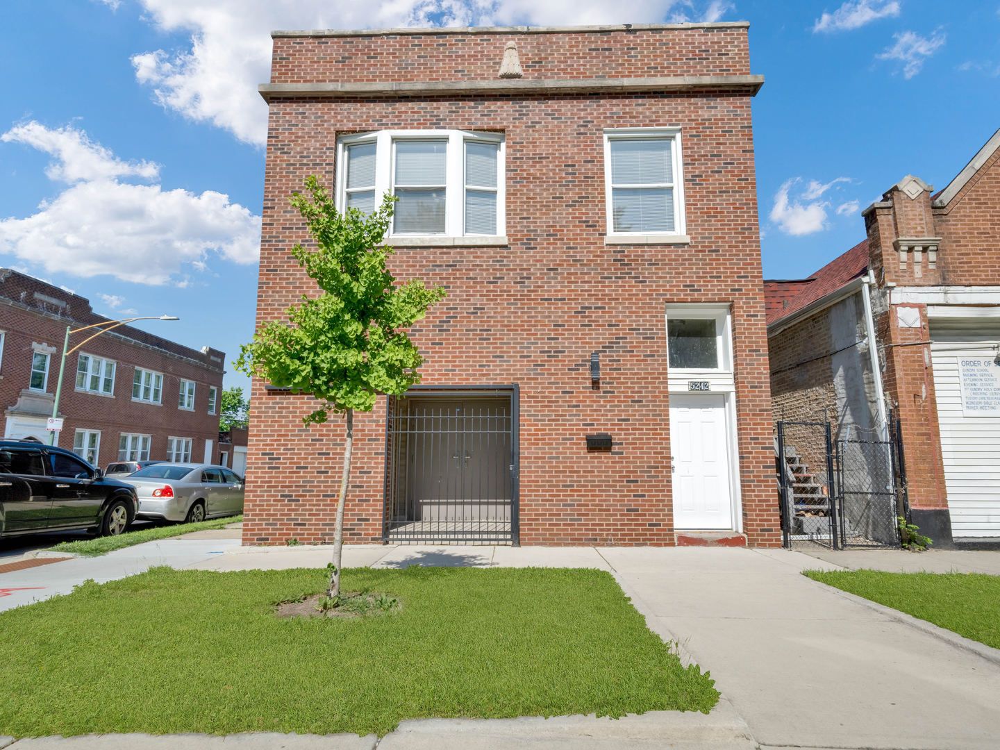 5242 S Damen Avenue — Chicago, IL 60609