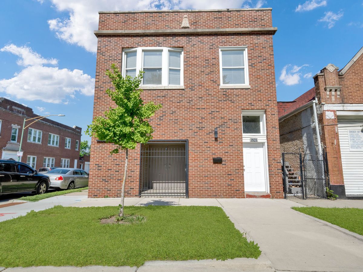 5242 Damen Avenue, Chicago, IL 60609