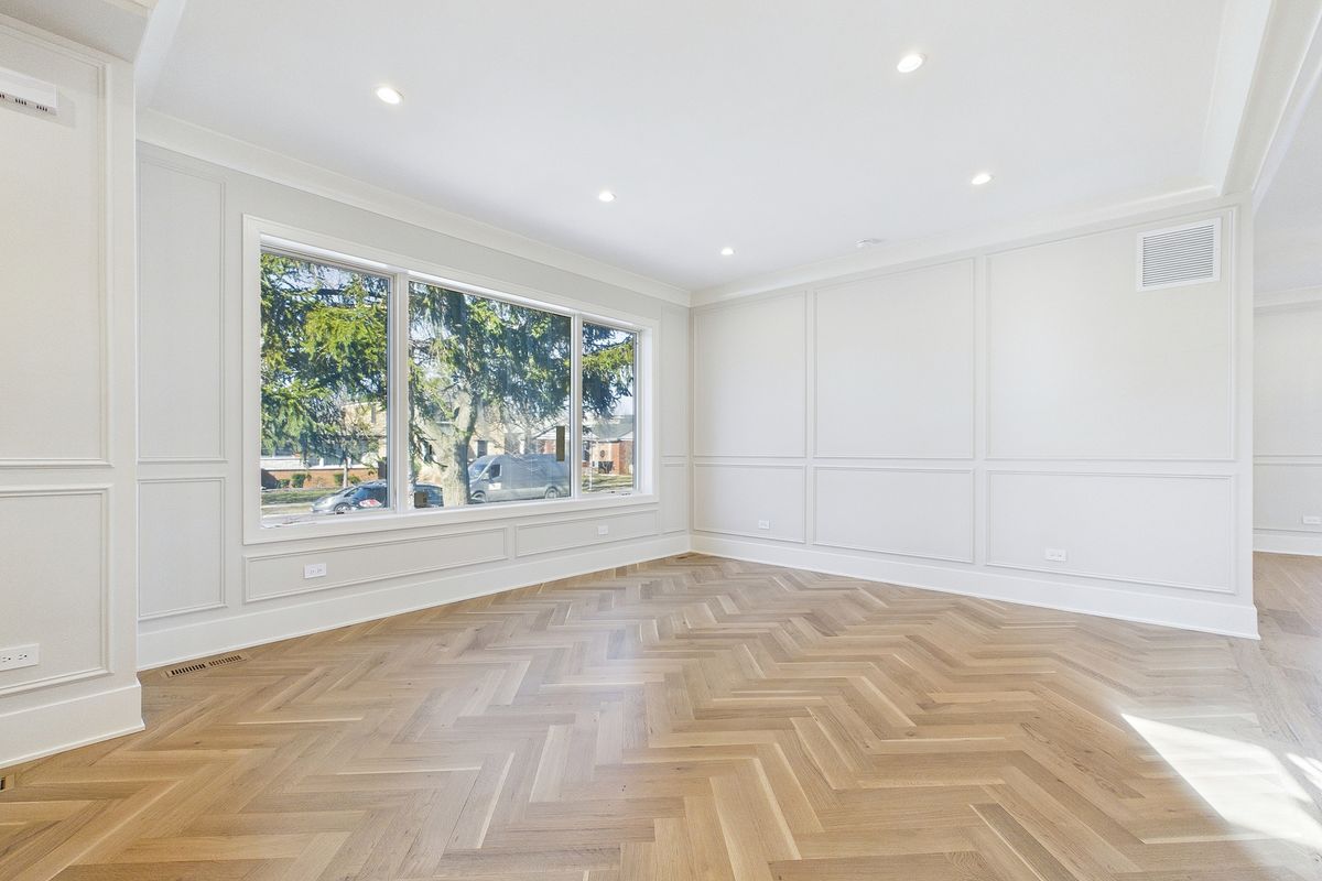 6235 Kedvale Avenue, Chicago, IL 60646