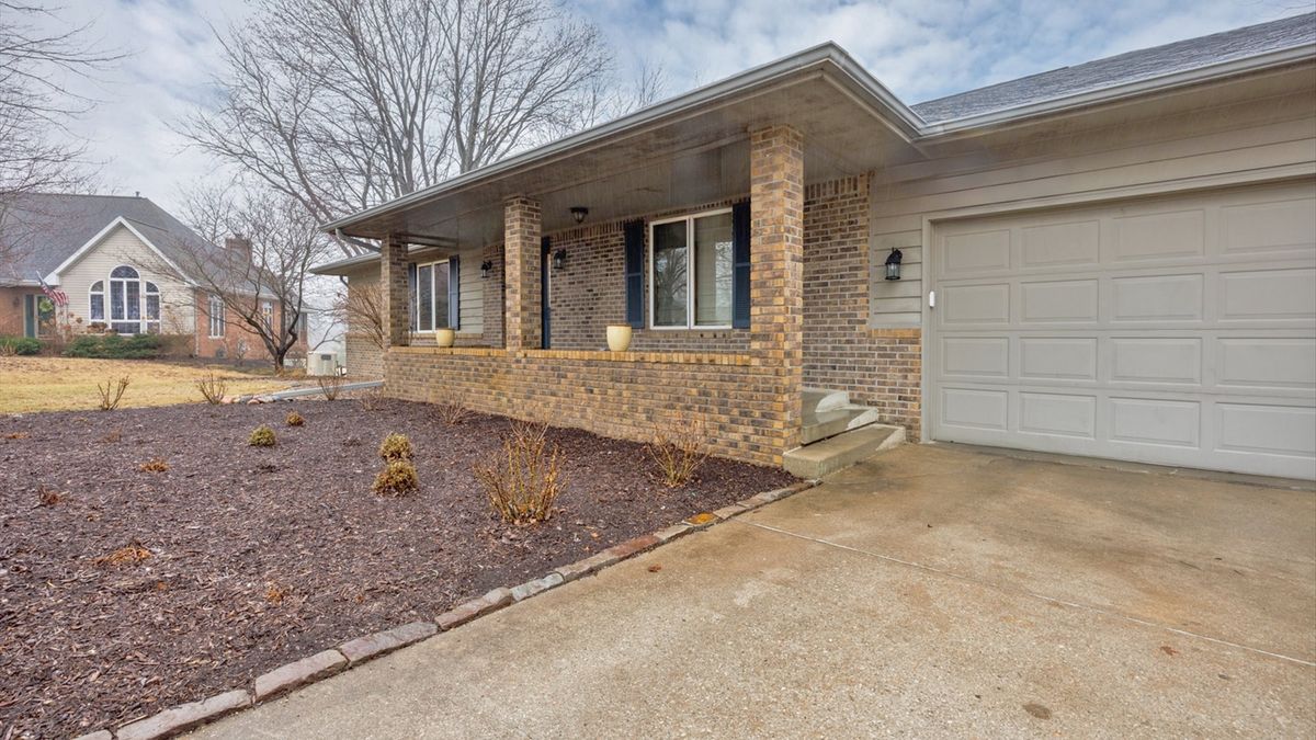 2838 Saint Andrews Court, El Paso, IL 61738
