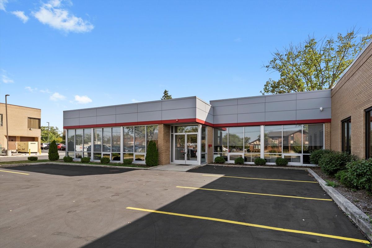 17W601 14th Street, Oakbrook Terrace, IL 60181