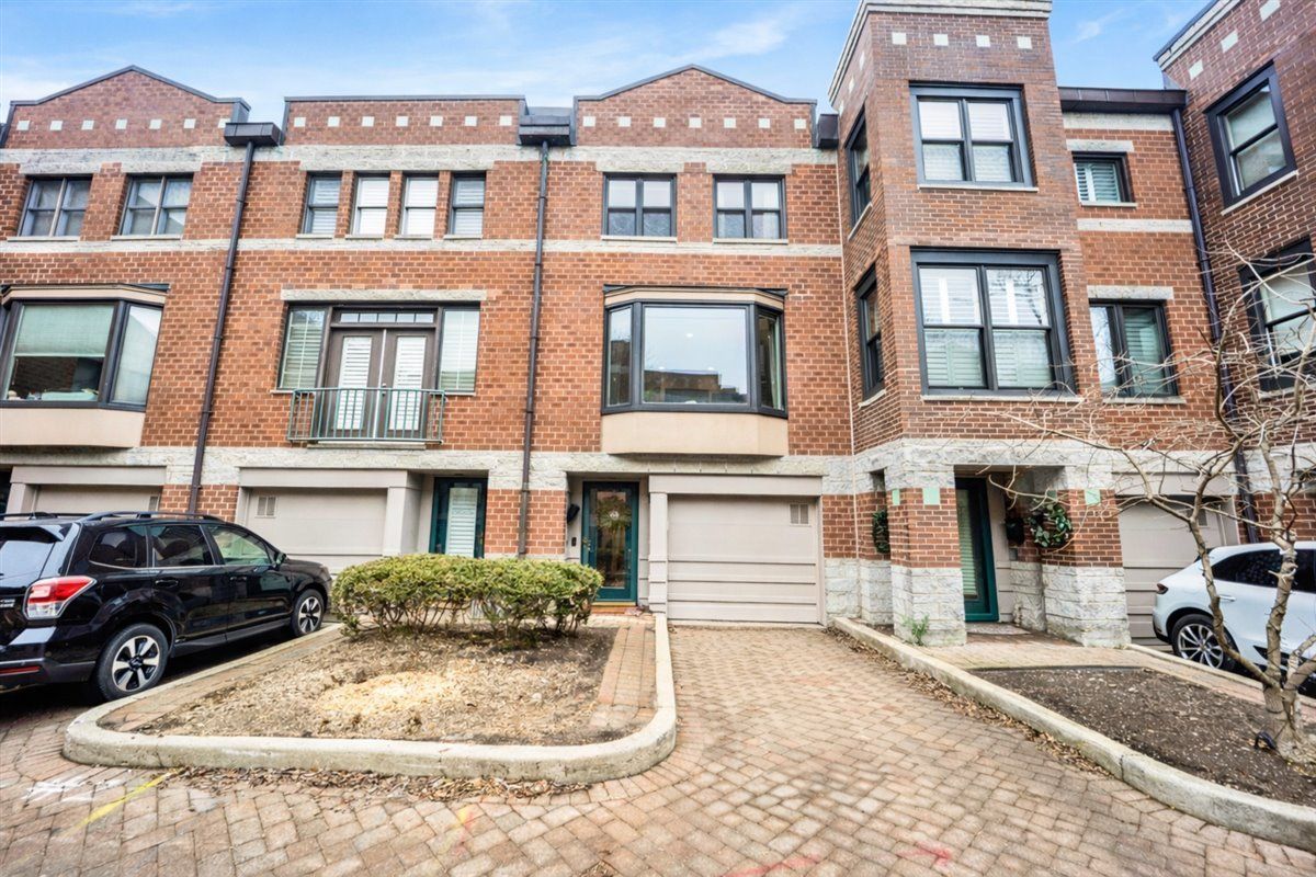 2720 Greenview Avenue, Chicago, IL 60614