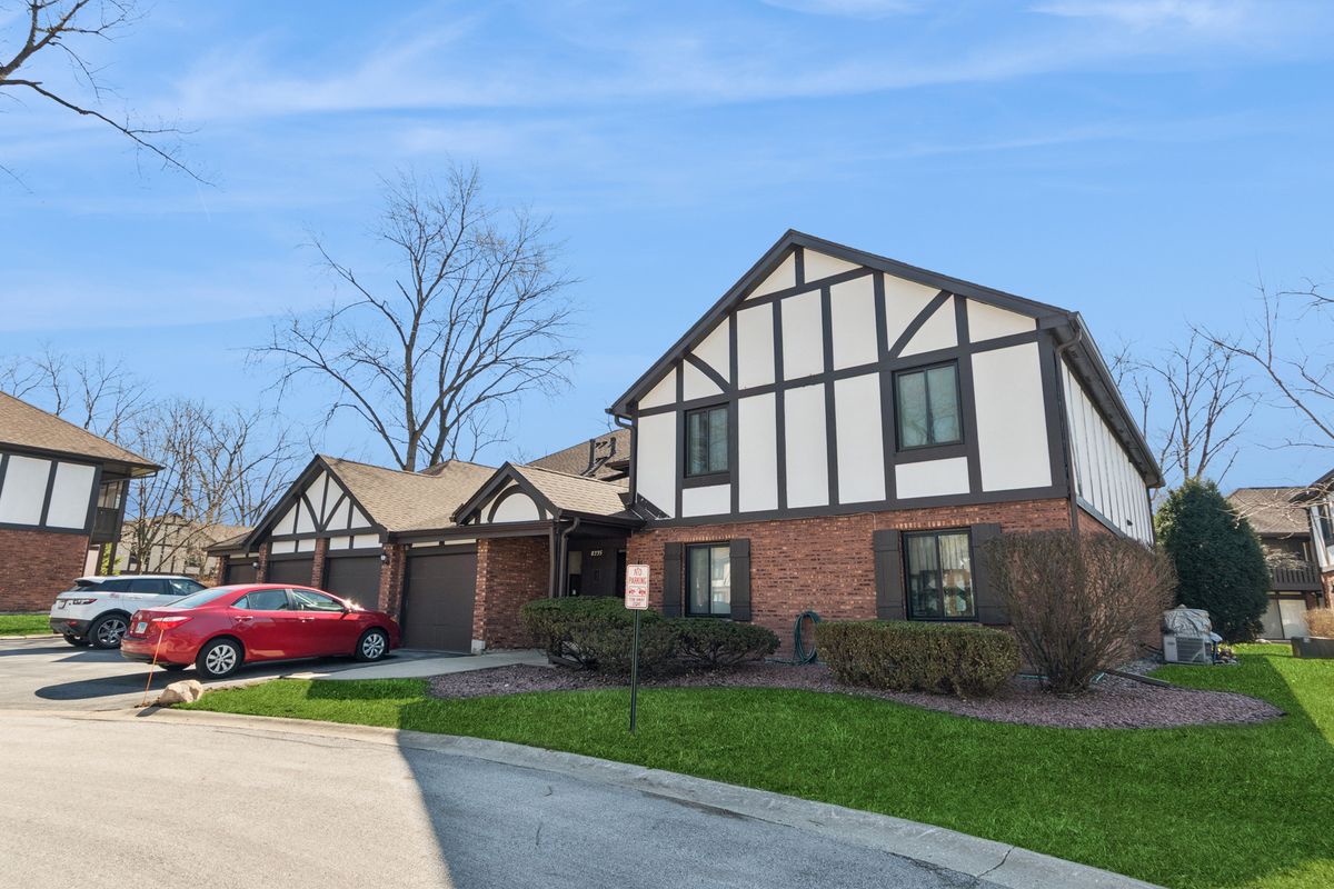 8235 Juniper Court, Palos Hills, IL 60465