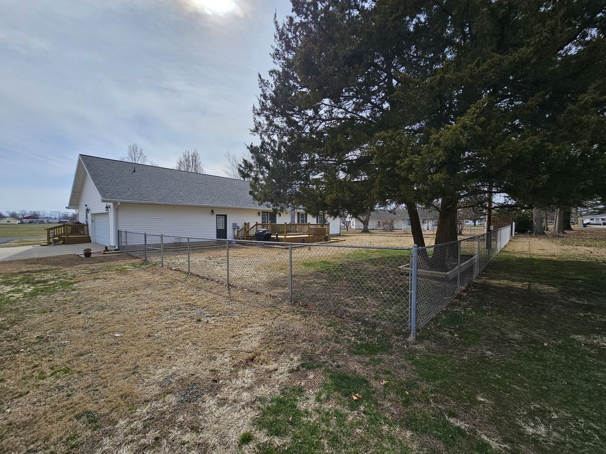 204 W Greenwalt Street, Wayne City, IL 62895