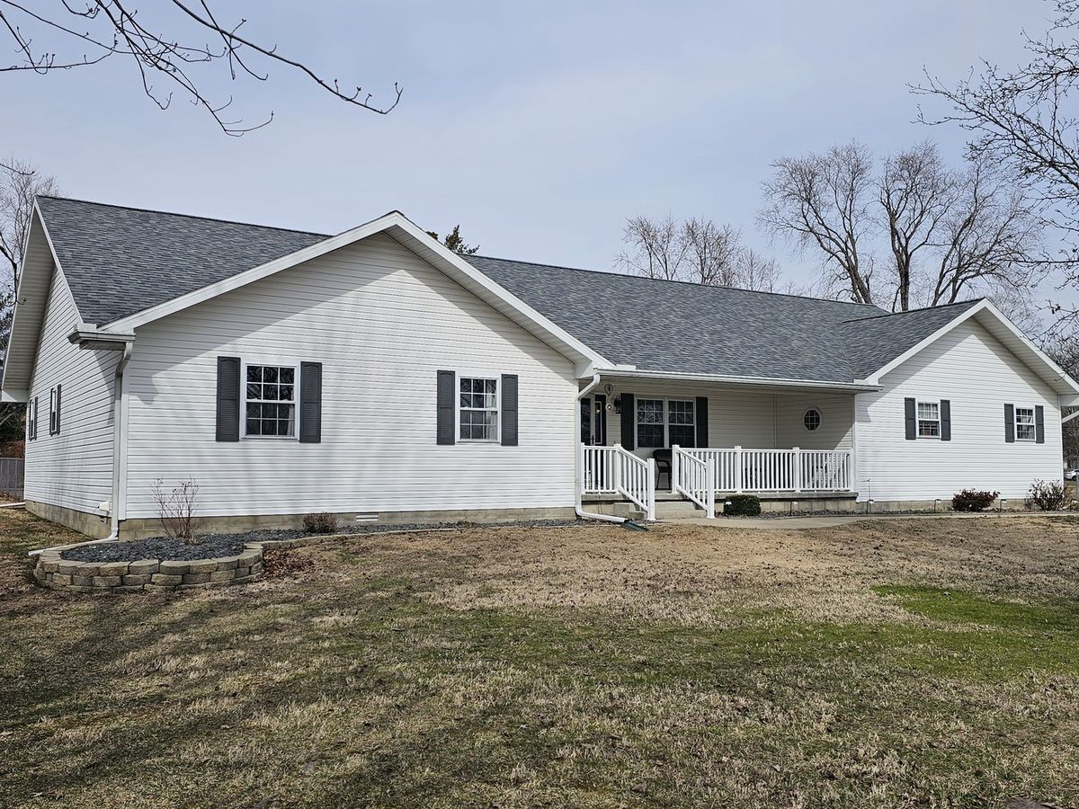 204 W Greenwalt Street, Wayne City, IL 62895