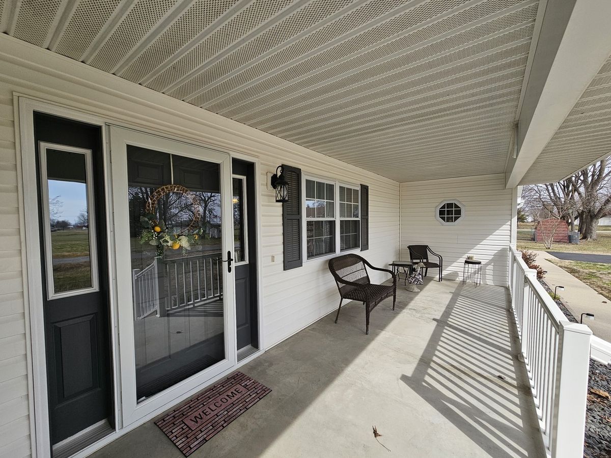 204 W Greenwalt Street, Wayne City, IL 62895