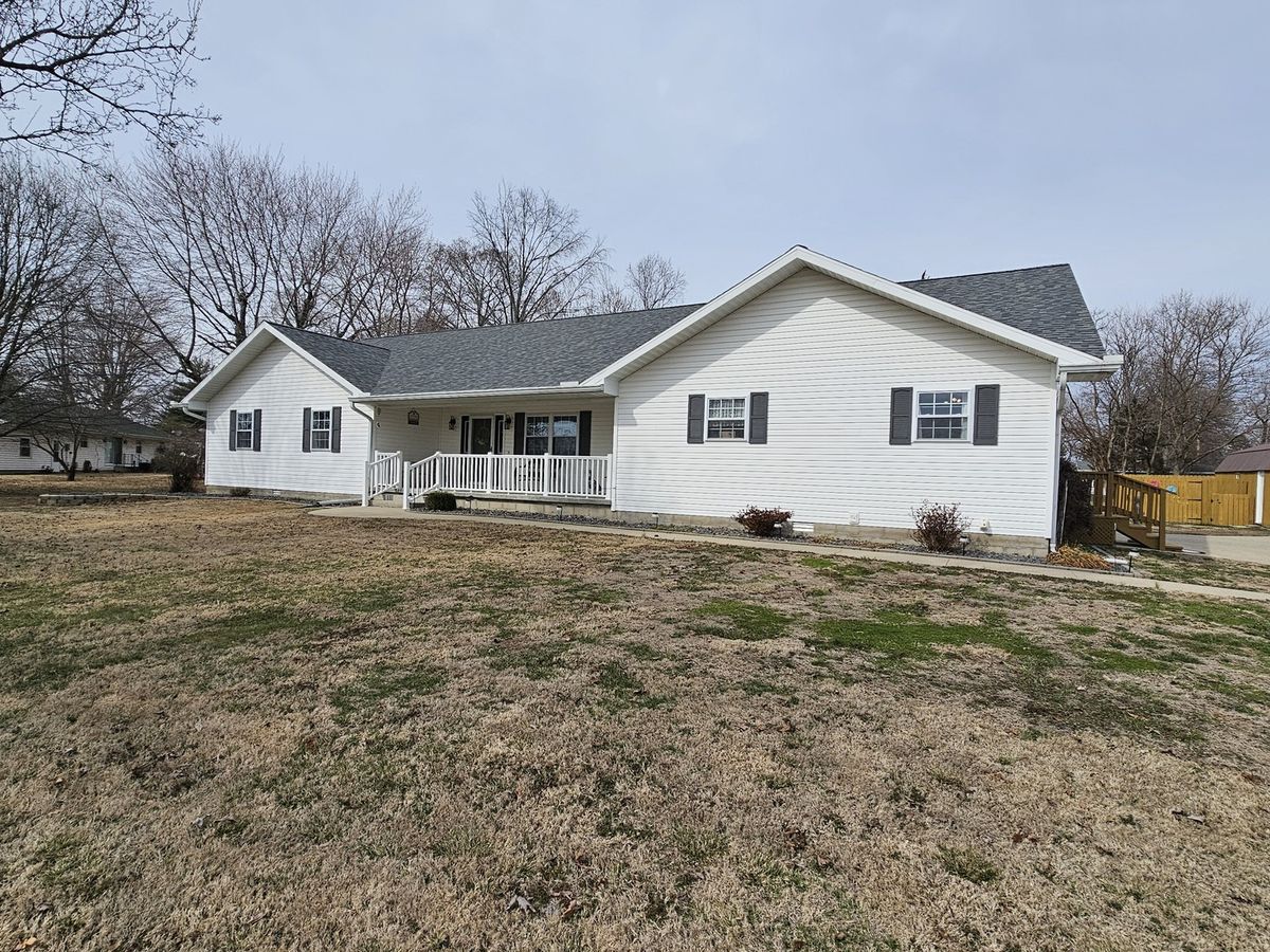 204 W Greenwalt Street, Wayne City, IL 62895