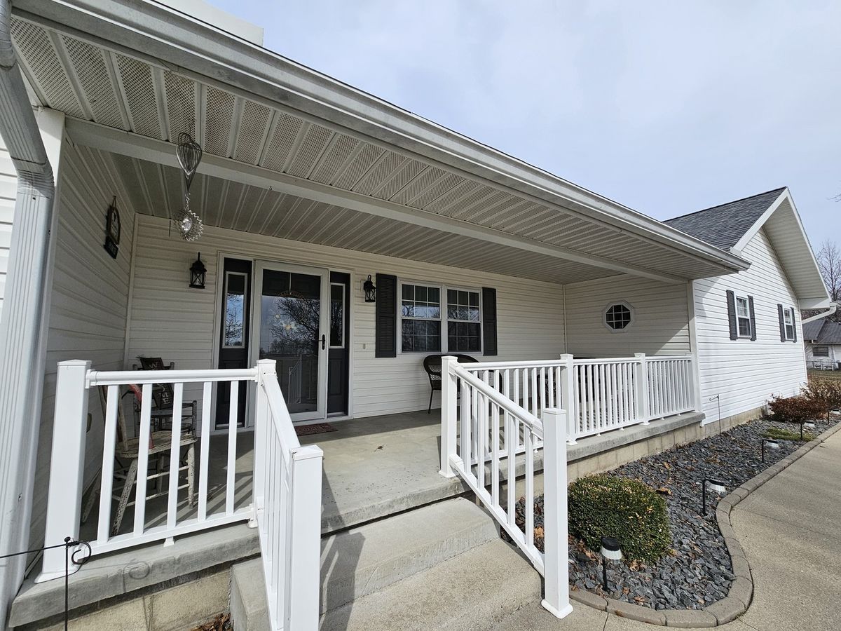 204 W Greenwalt Street, Wayne City, IL 62895