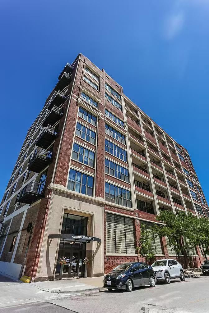 320 E 21st Street #805 — Chicago, IL 60616