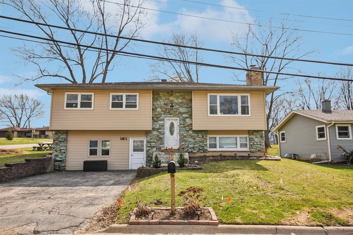 161 High Avenue, Hampshire, IL 60140