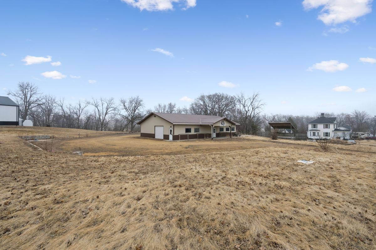 112 1st Street, Charlotte, IA 52731