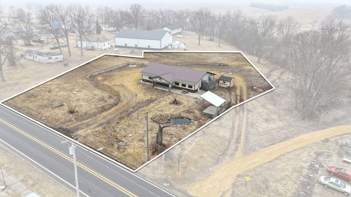 112 1st Street, Charlotte, IA 52731