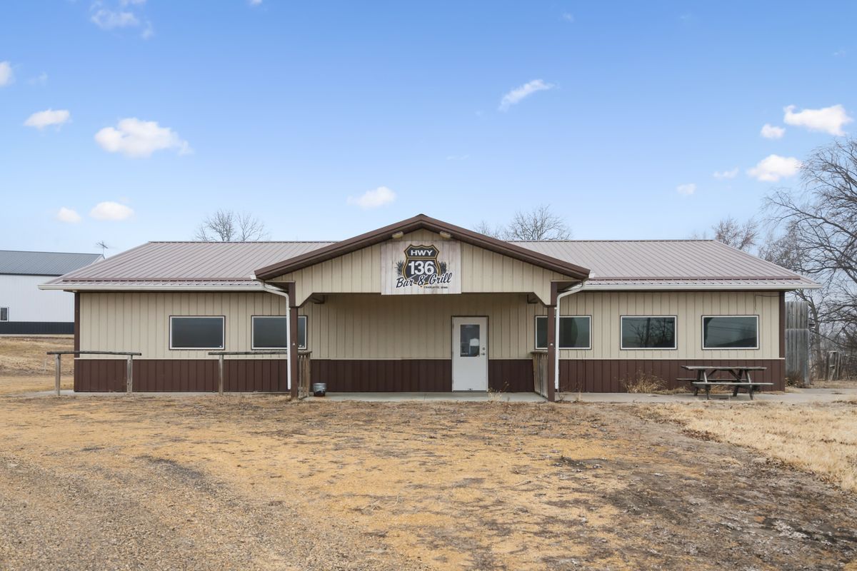 112 1st Street, Charlotte, IA 52731