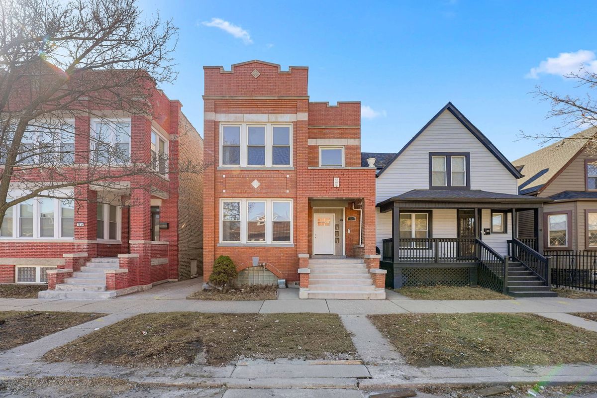 7532 Champlain Avenue, Chicago, IL 60619