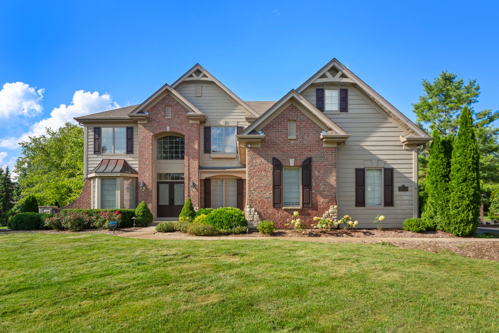 3818 Grand View Court — St. Charles, IL 60175