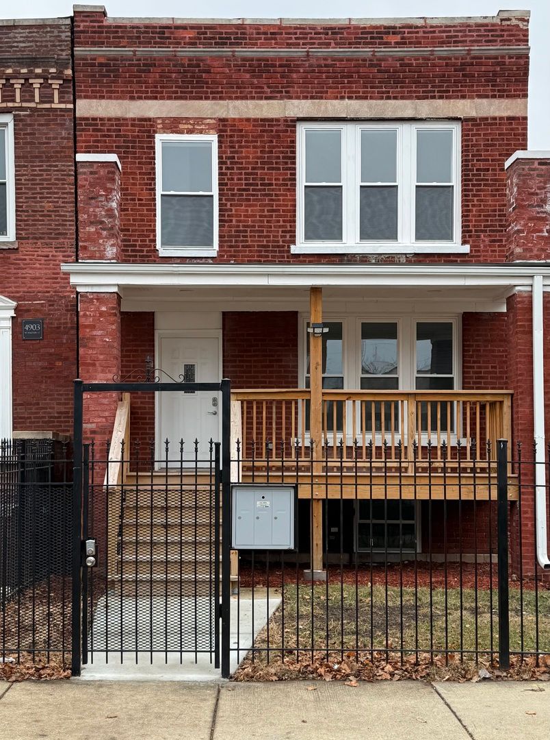 4907 W Walton Street #2 — Chicago, IL 60651