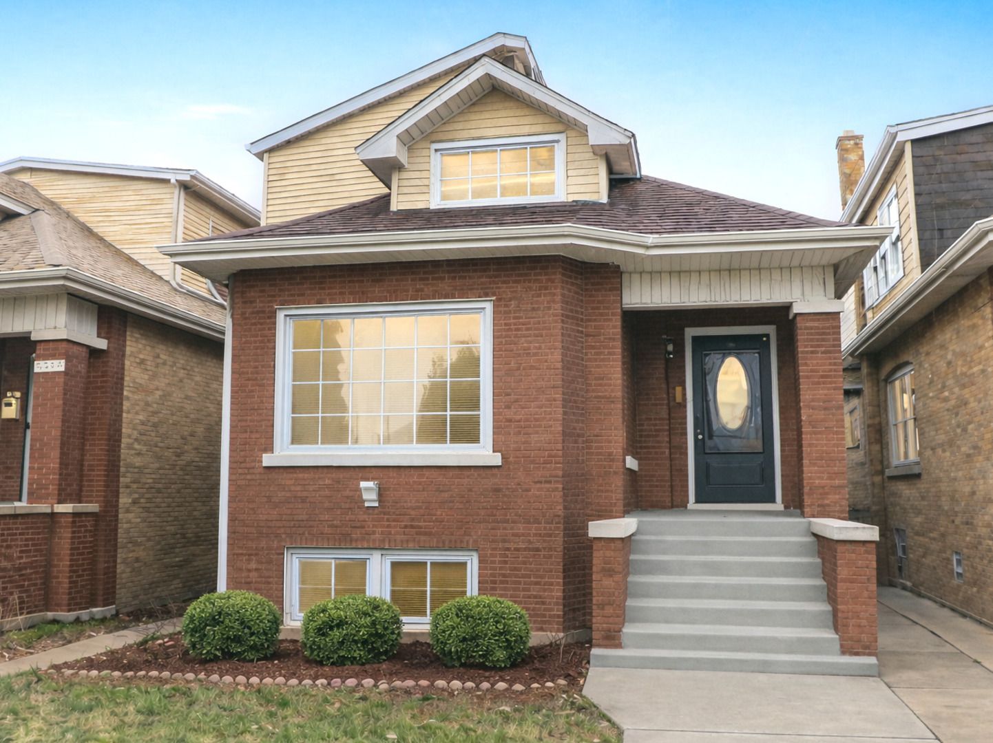 5529 W CORNELIA Avenue — Chicago, IL 60641