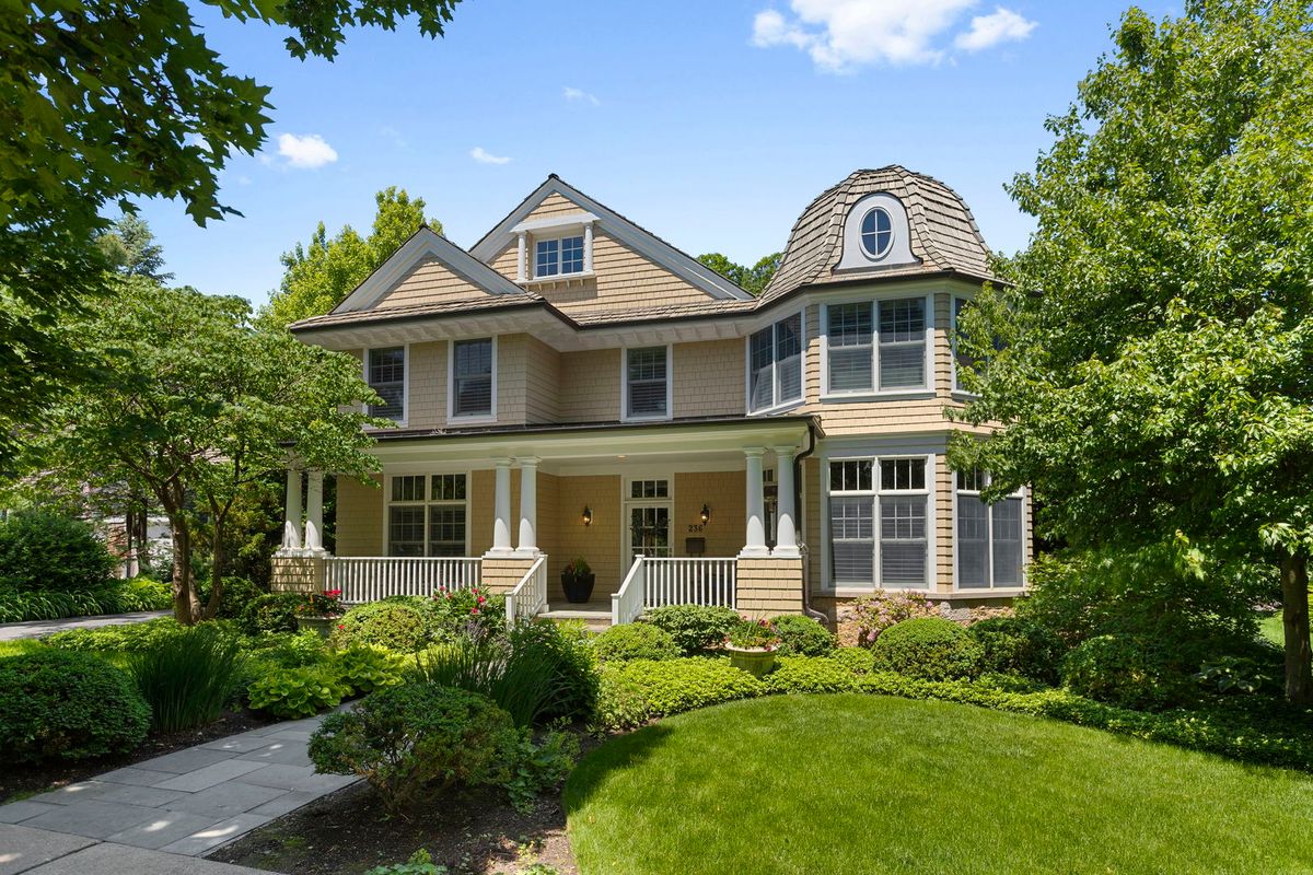 236 NORTH Avenue, Lake Bluff, IL 60044