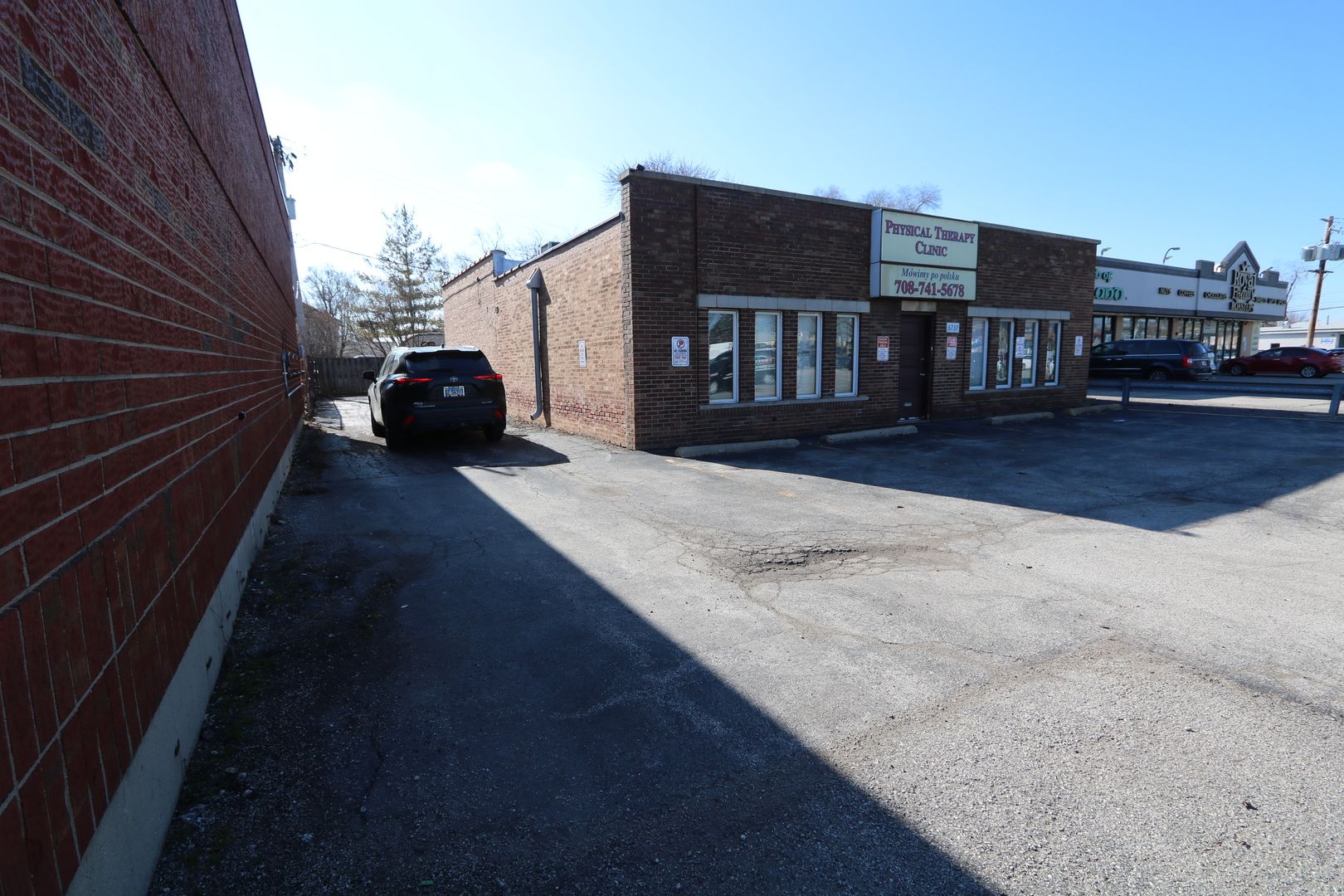 6737 W 95th Street — Oak Lawn, IL 60453