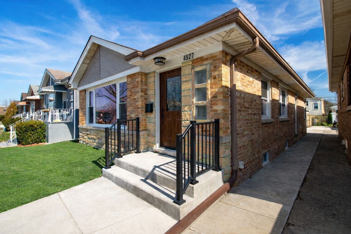 4527 Newcastle Avenue, Harwood Heights, IL 60706