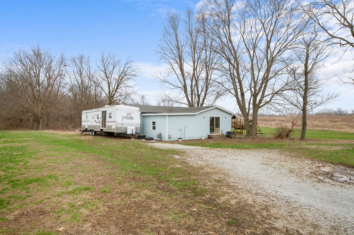 525 Maple Street, Westfield, IL 62474