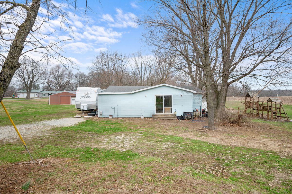 525 Maple Street, Westfield, IL 62474