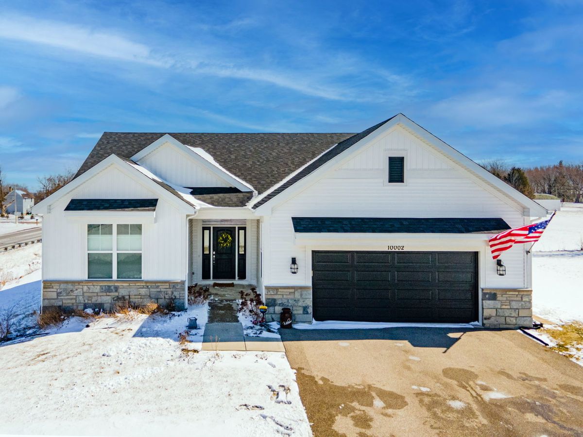 10002 Woodland Drive, Hebron, IL 60034