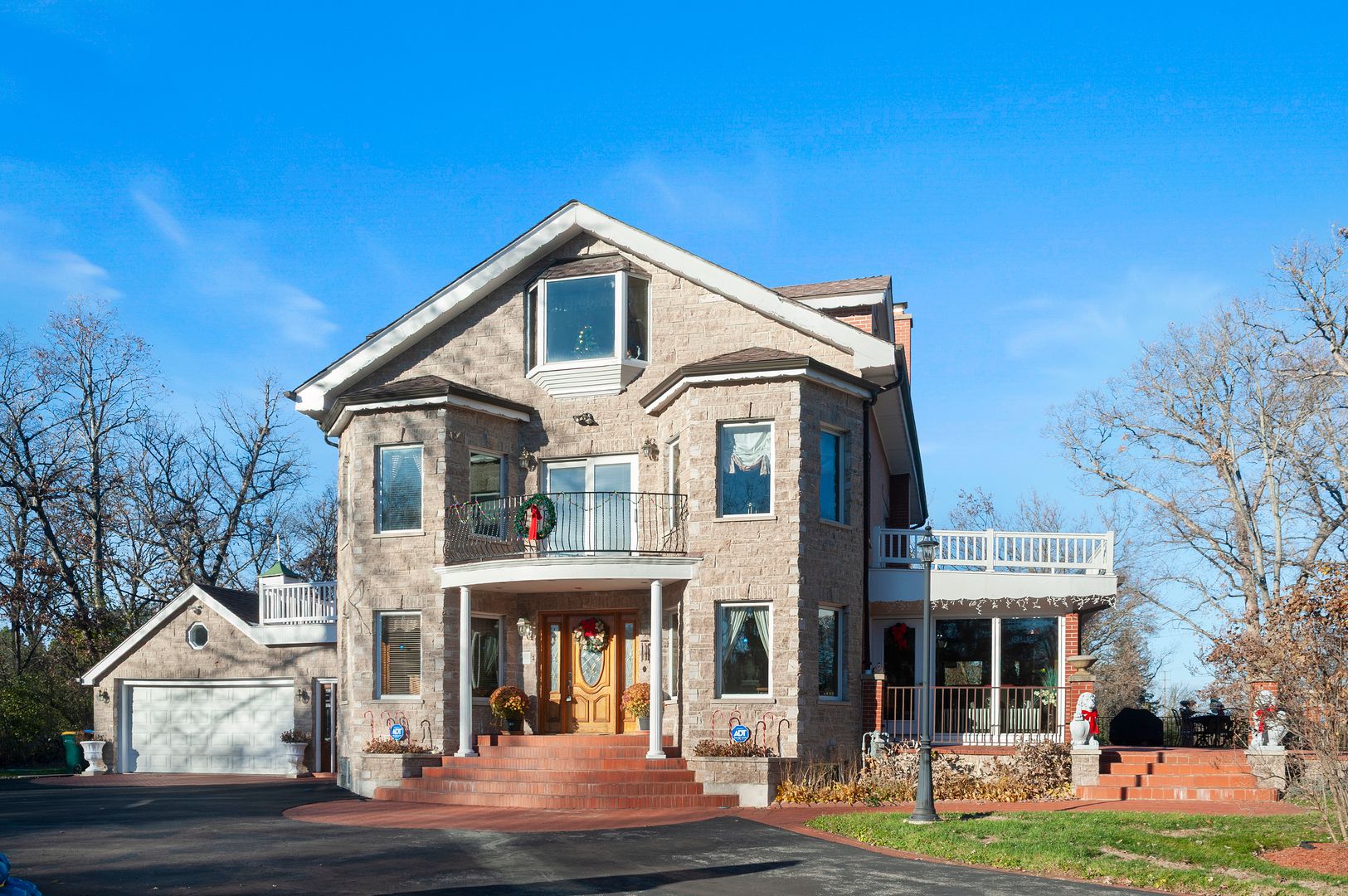 300 N BRADLEY Road — Lake Forest, IL 60048