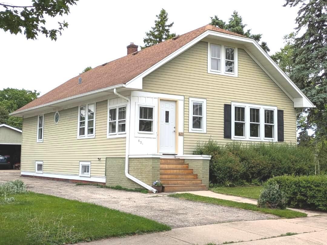 621 E GRAND LAKE Boulevard — West Chicago, IL 60185