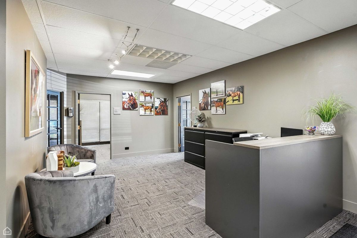 1S280 Summit Avenue #A, Oakbrook Terrace, IL 60181