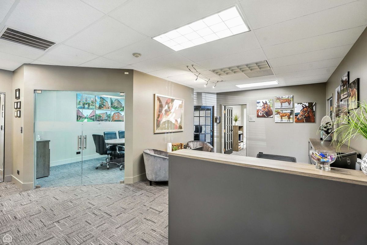 1S280 Summit Avenue #A, Oakbrook Terrace, IL 60181