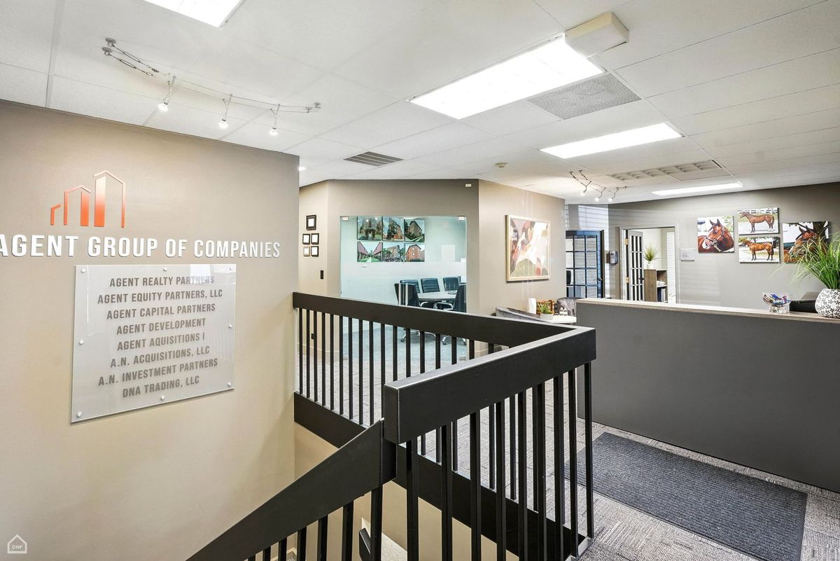 1S280 Summit Avenue #A, Oakbrook Terrace, IL 60181