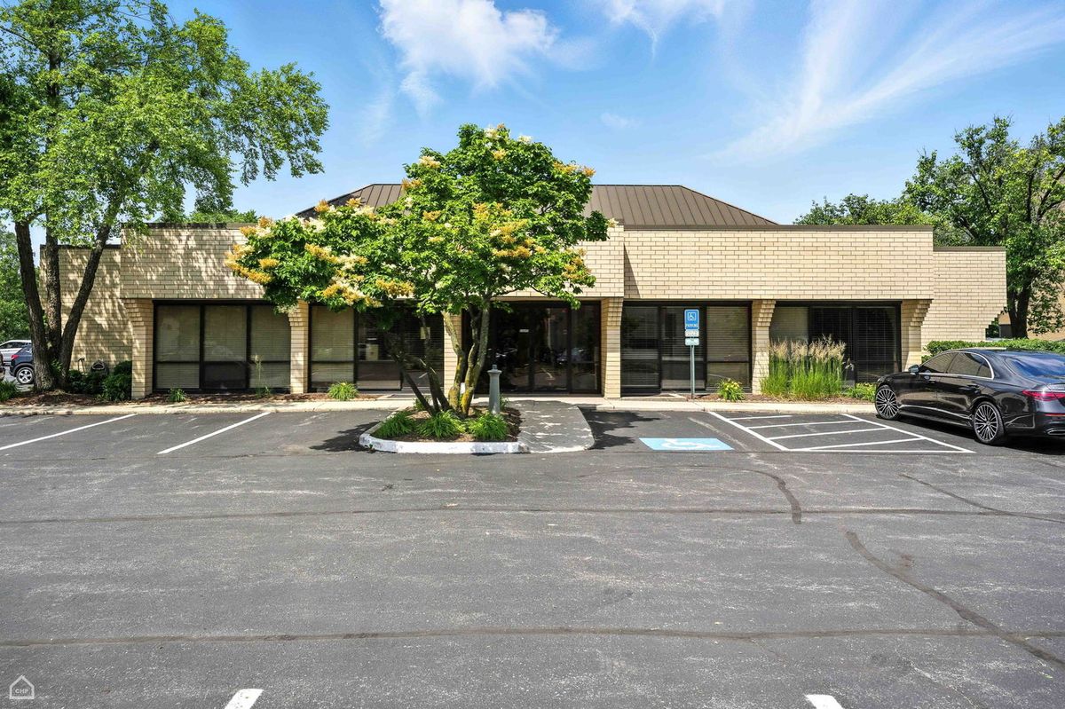 1S280 Summit Avenue #A, Oakbrook Terrace, IL 60181