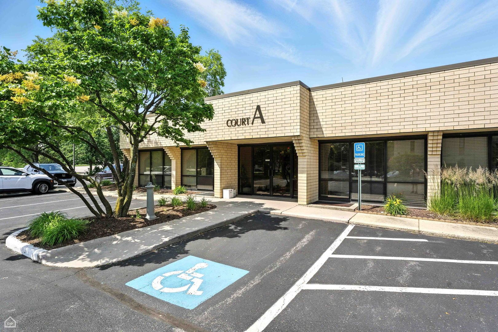 1S280 Summit Avenue #A — Oakbrook Terrace, IL 60181