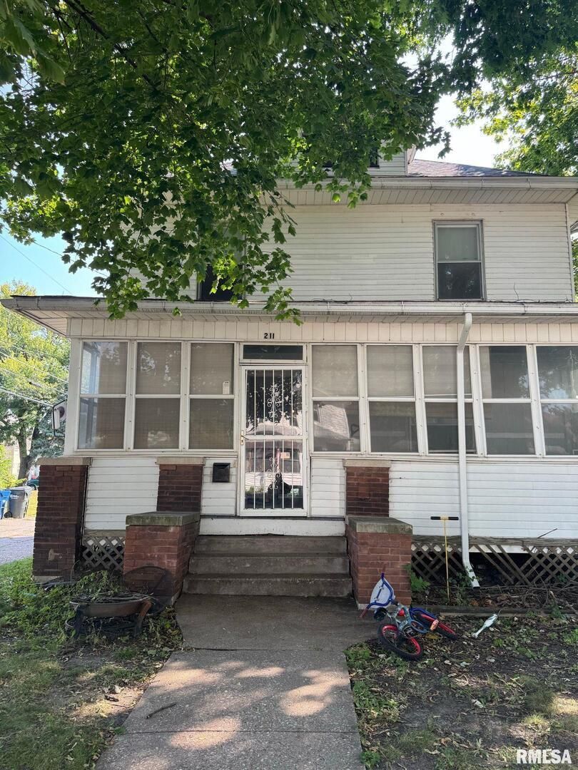 211 CEDAR Street — Davenport, IA 52802
