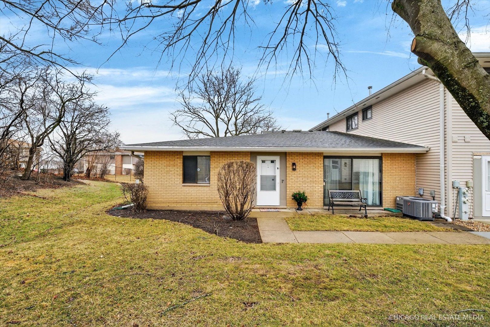 123 BREWSTER Court #B — Bloomingdale, IL 60108