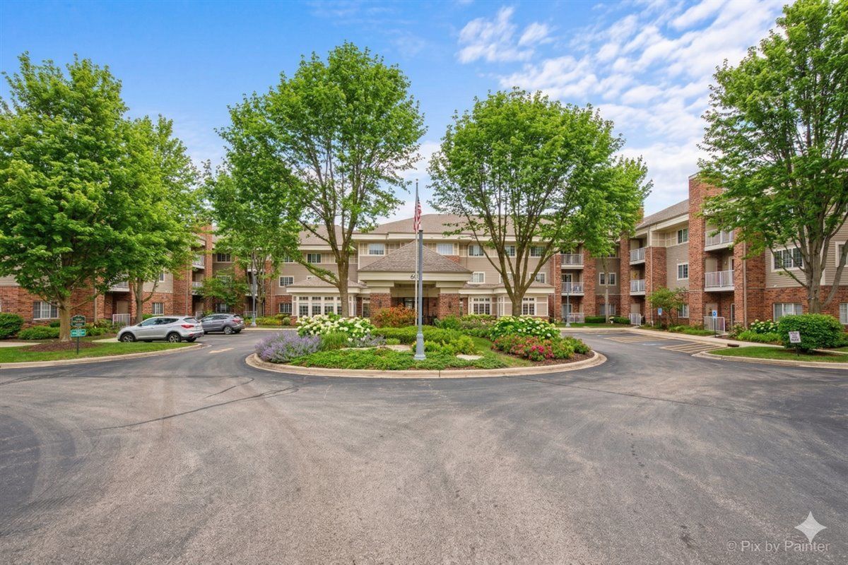 605 BARRINGTON Avenue — East Dundee, IL 60118