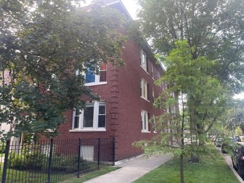 7025 N DAMEN Avenue #3 — Chicago, IL 60645