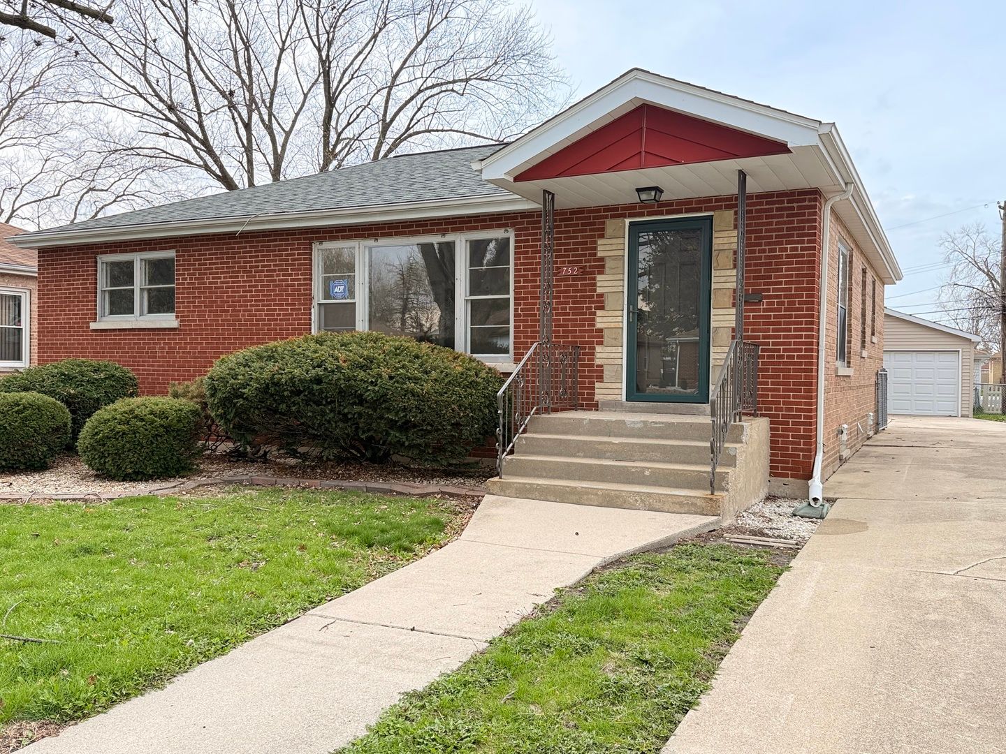 752 164th Street — South Holland, IL 60473